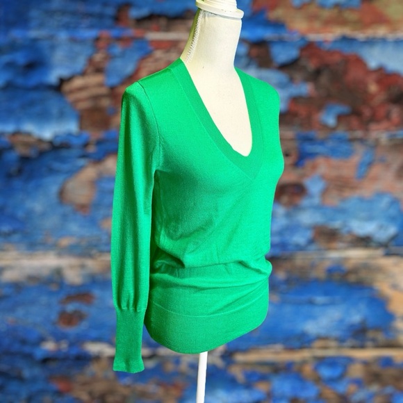 J. Crew 100% Merino Wool V-Neck Sweater in Kelly Green Size XS - Picture 11 of 13